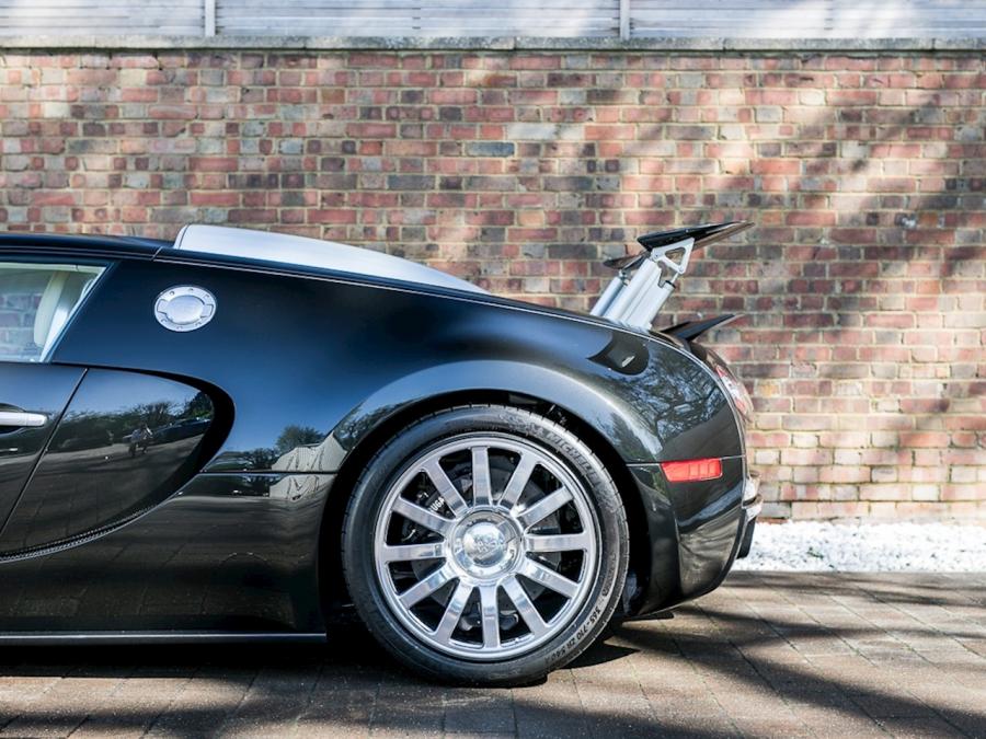 Детали экстерьера Bugatti Veyron 16.4 (57) 2007 года  (фото 20 из 28)